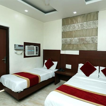 Hotel Toto International Dx New Delhi Exteriör bild