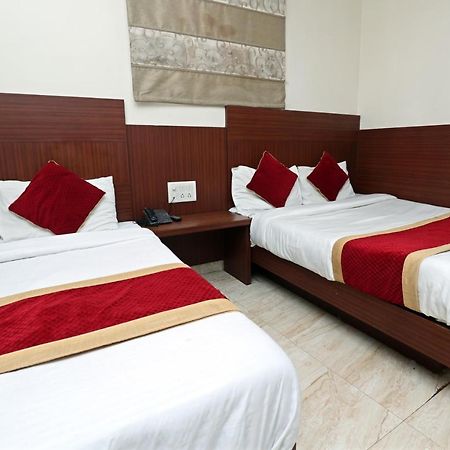 Hotel Toto International Dx New Delhi Exteriör bild