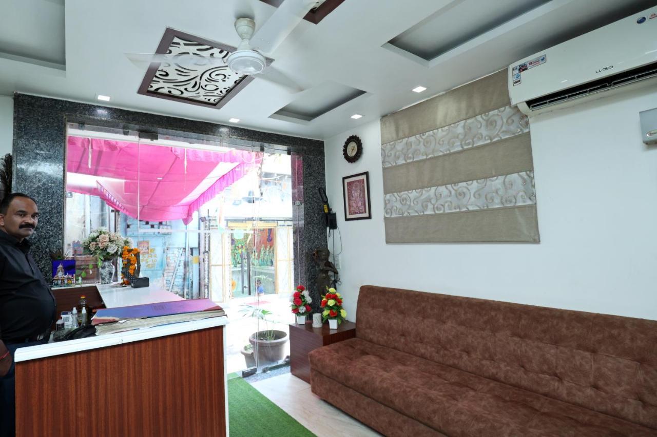 Hotel Toto International Dx New Delhi Exteriör bild