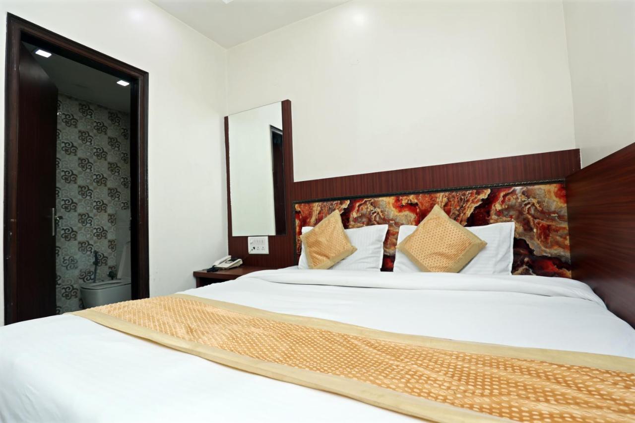 Hotel Toto International Dx New Delhi Exteriör bild