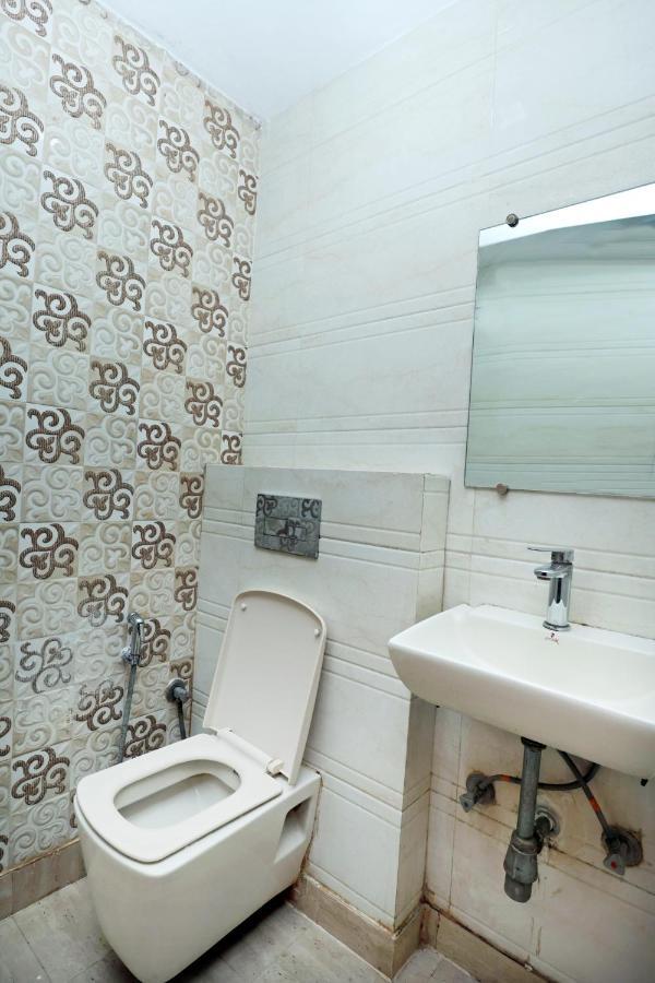 Hotel Toto International Dx New Delhi Exteriör bild