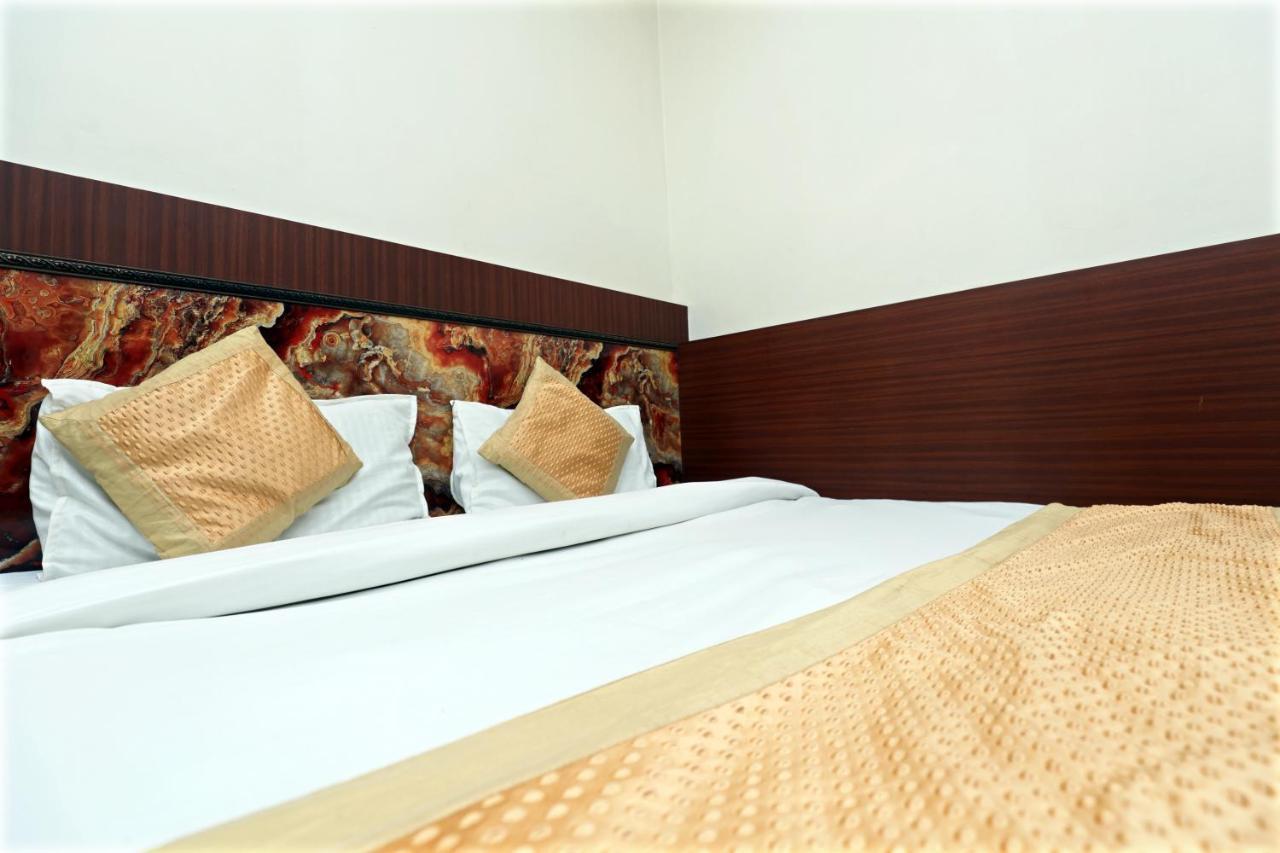 Hotel Toto International Dx New Delhi Exteriör bild