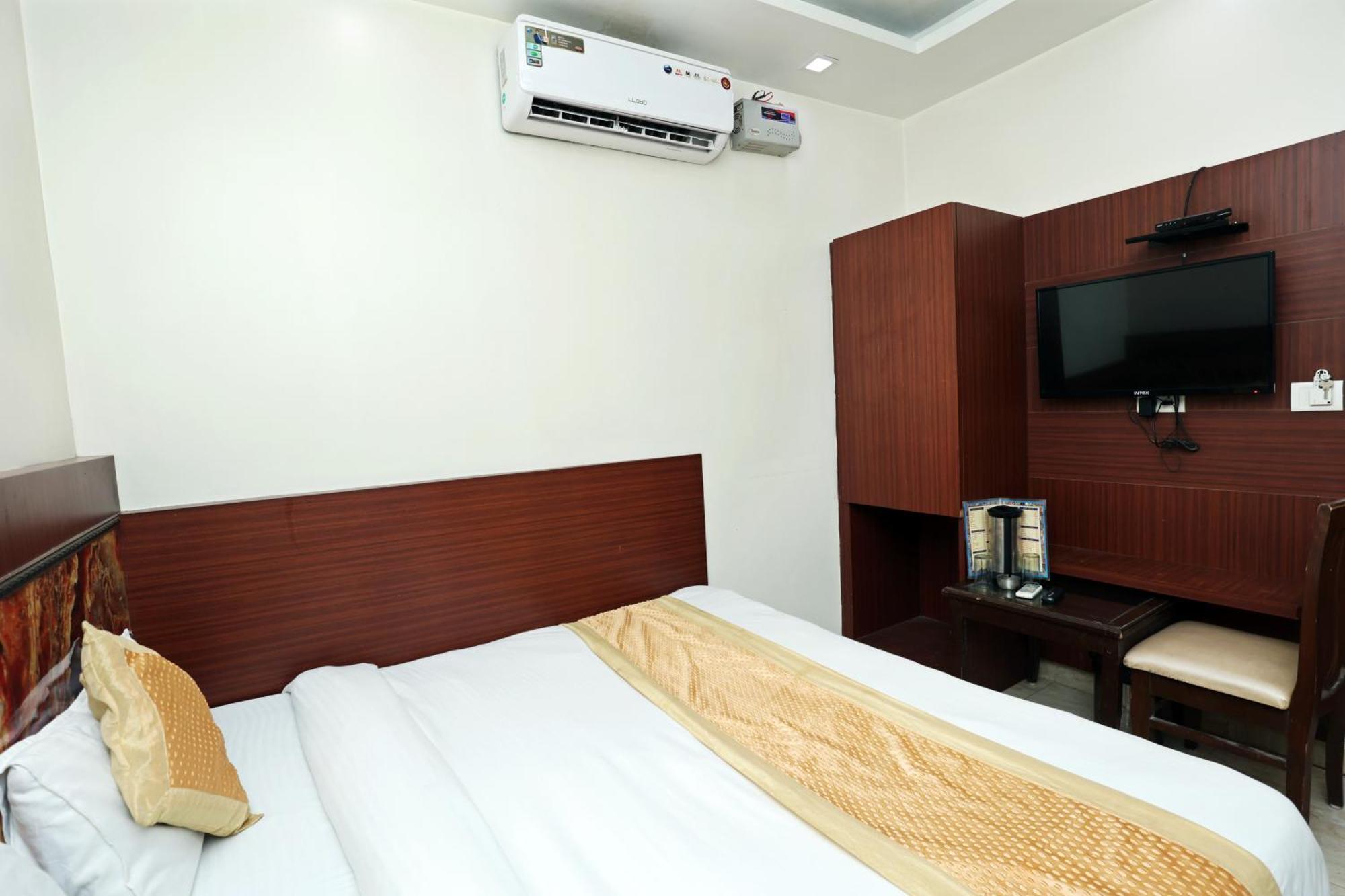 Hotel Toto International Dx New Delhi Exteriör bild