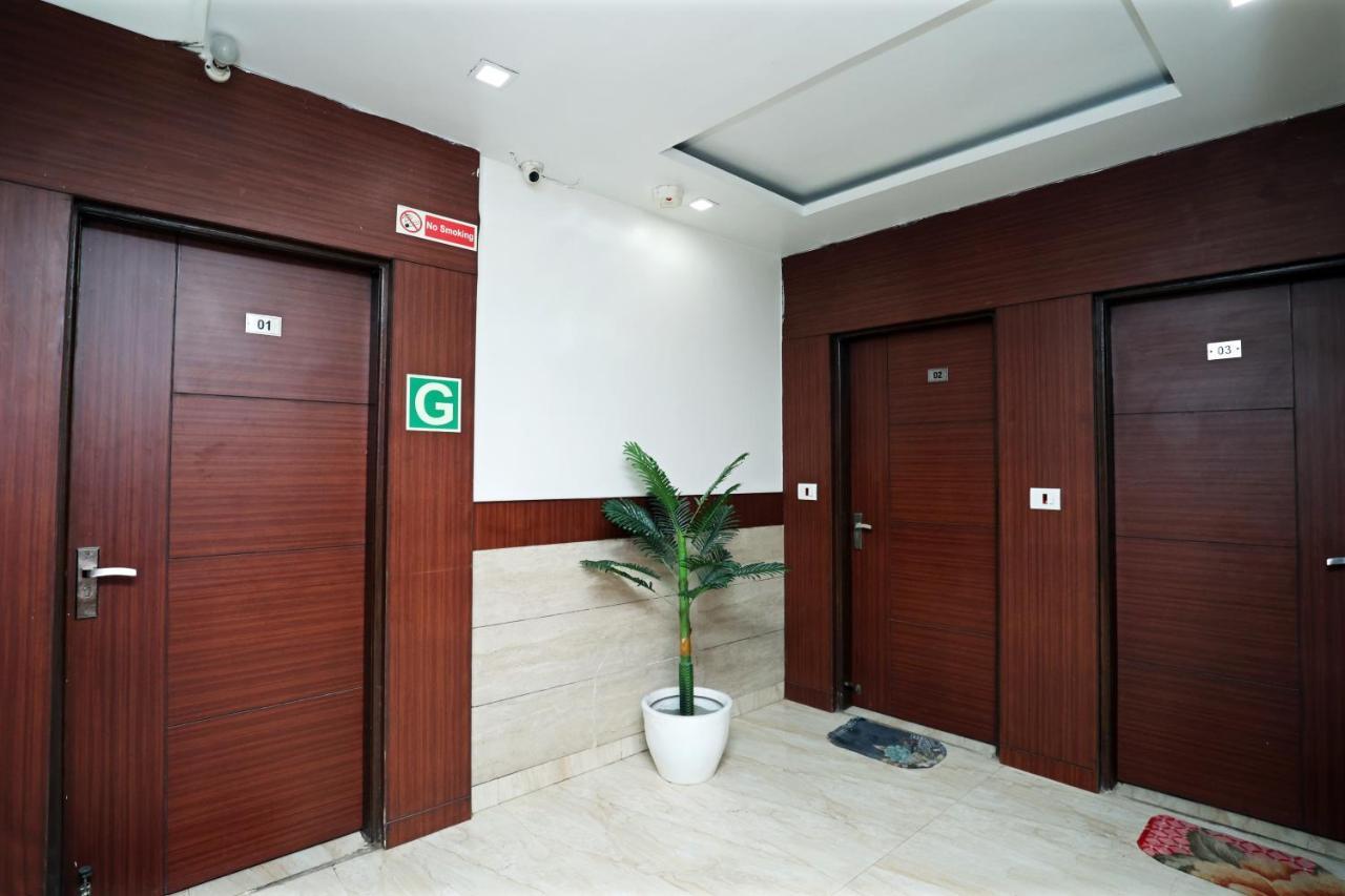 Hotel Toto International Dx New Delhi Exteriör bild
